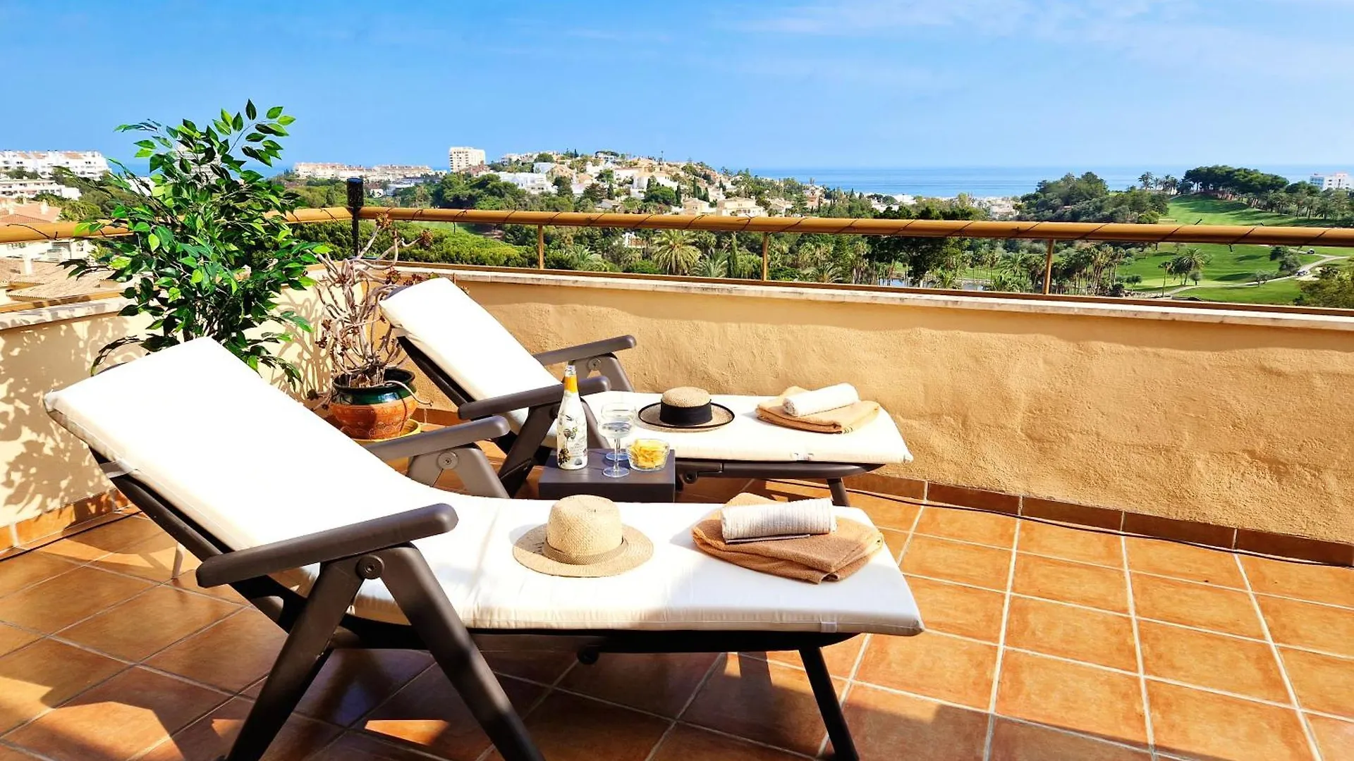 베날마데나코스타 Penthouse Benalvistas Torregolf Seaview 아파트 스페인